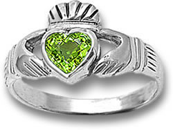 Anello Claddagh in argento con gemma di peridoto