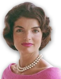 Jackie Kennedy indossa una collana di perle firmata