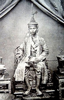 Re Rama V durante la sua prima cerimonia di incoronazione