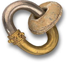 Ornamento orecchio Tumaco in platino, oro e pietra