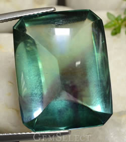 Cabochon di pan di zucchero con fluorite verde-bluastra