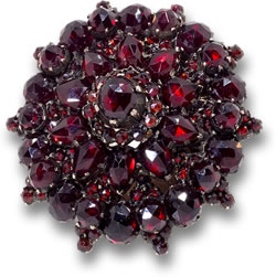 Spilla vittoriana con granato bohémien