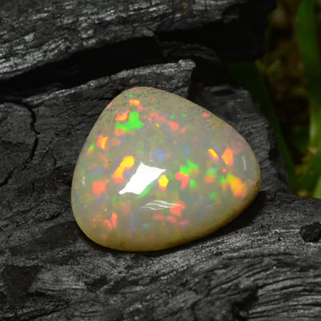 Cabochon in opale massiccio dall'Etiopia