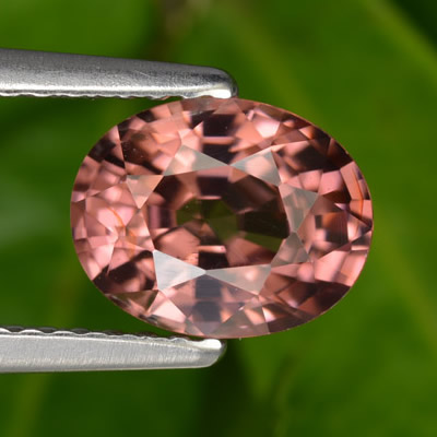Pietra preziosa zircone rosa pesca