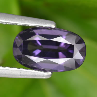 Pietra preziosa di spinello viola