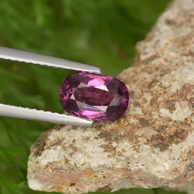 Pietra preziosa di granato rodolite