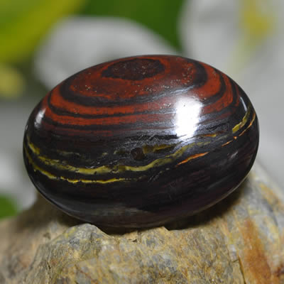 Cabochon a matrice di occhio di tigre