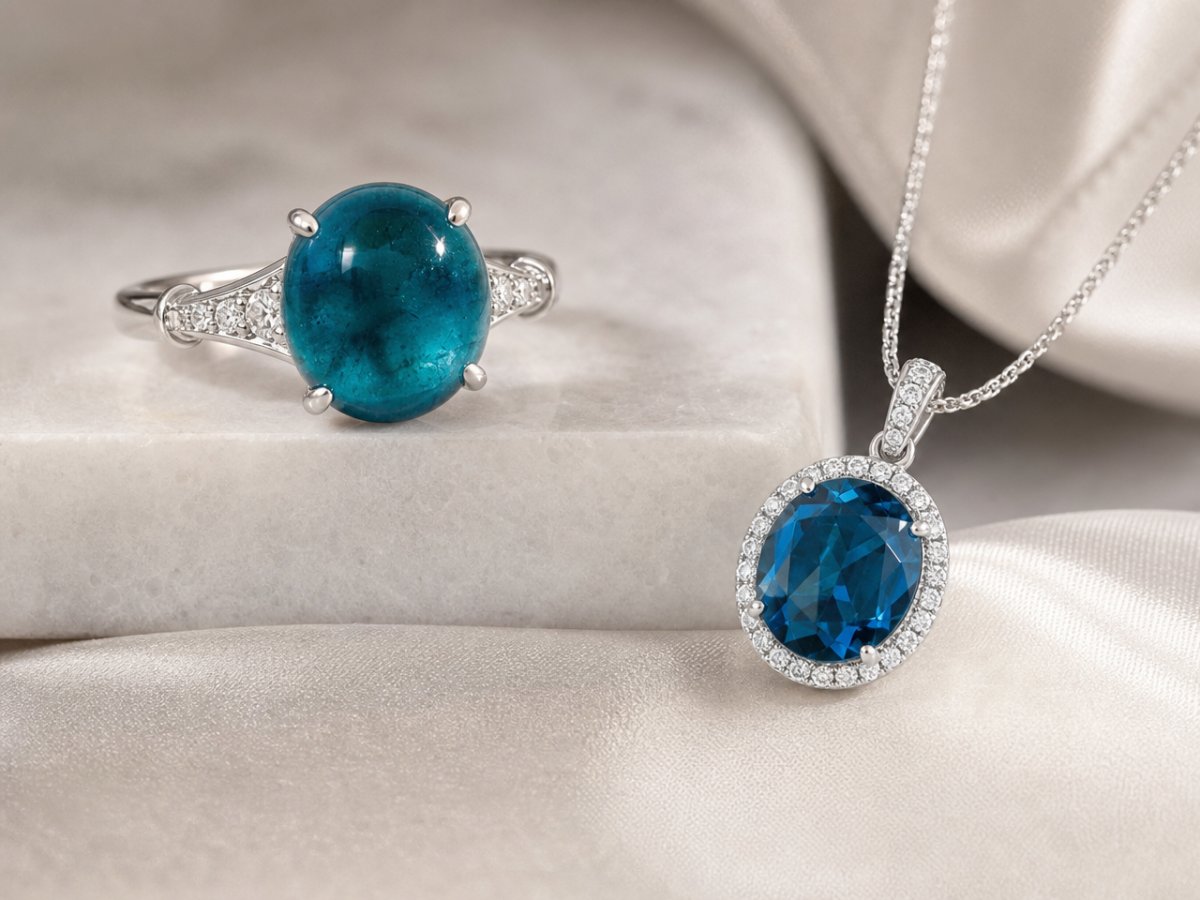 Gemme di tormalina blu presentate in gioielli
