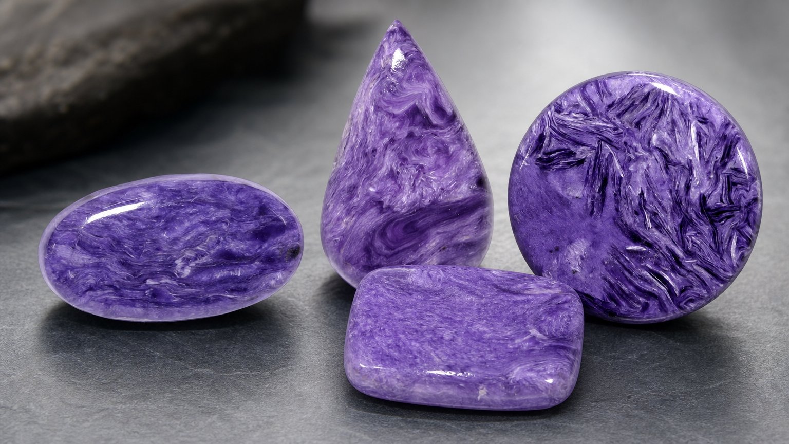 Guida all'acquisto di pietre preziose di charoite naturale