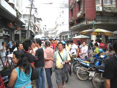 Rivenditori di gemme sul mercato delle gemme di Chanthaburis