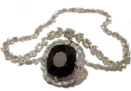Il diamante nero Orlov con collana