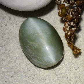 Actinolite cat's eye naturale verde da 4,96 ct, taglio ovale, traslucido