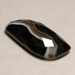 Agata naturale multicolore da 26,82 ct, forma fantasia, opaco