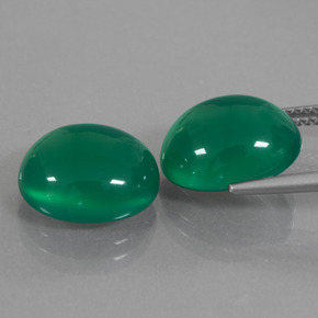 Gemme di Agata Verde medio intenso naturale da 13.23 ct, Taglio ovale, Traslucido