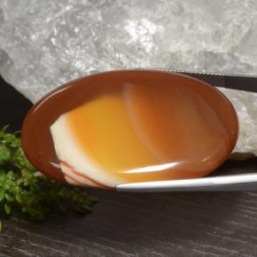 Agata naturale multicolore da 81,88 ct, taglio ovale, traslucido