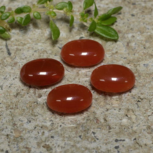 Agata naturale rosso da 2,69 ct, taglio ovale, traslucido