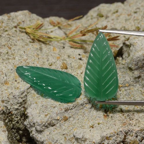 Gemme di Agata Verde caldo naturale da 8.55 ct, Taglio a fantasia, Traslucido