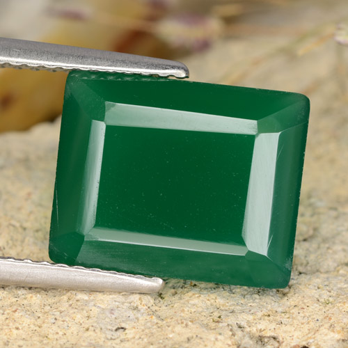 Agata naturale verde da 4,79 ct, taglio smeraldo, traslucido