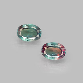 Alessandrite Verde / Rosso naturale da 0.28 ct, Taglio ovale, VVS-VS