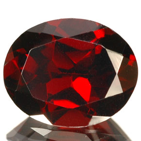 Granato Almandino Rosso scuro naturale da 3.01 ct, Taglio ovale, VS