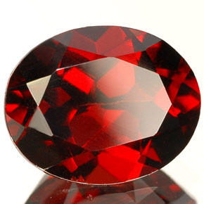 Granato Almandino Rosso naturale da 3.41 ct, Taglio ovale, VS