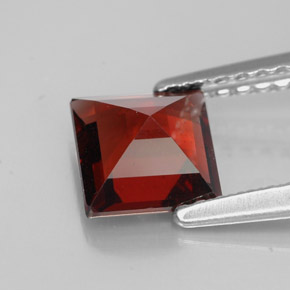 Granato Almandino Rosso scuro naturale da 1.18 ct, Quadrato, VS