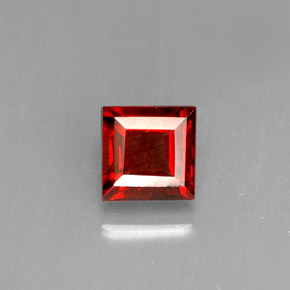 Granato Almandino Rosso naturale da 0.63 ct, Quadrato, VVS-VS