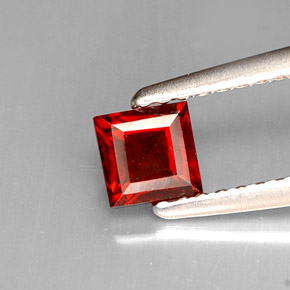 Granato Almandino Rosso naturale da 0.63 ct, Quadrato, VVS-VS