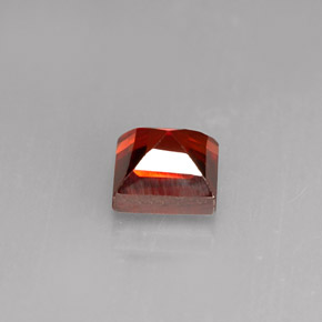 Granato Almandino Rosso naturale da 0.63 ct, Quadrato, VVS-VS