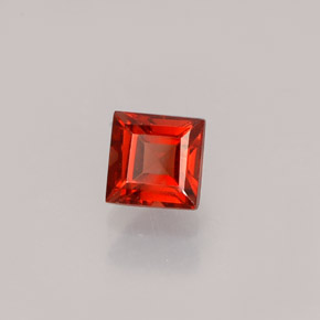 Granato almandino naturale rosso da 0,59 ct, quadrato, VVS-VS
