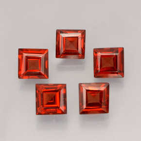 Granato almandino naturale rosso da  ct, quadrato, VVS-VS