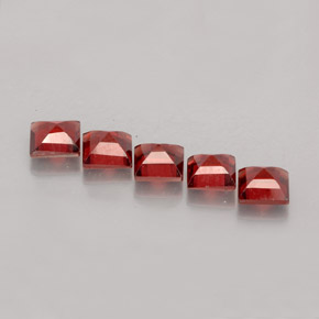 Granato almandino naturale rosso da  ct, quadrato, VVS-VS