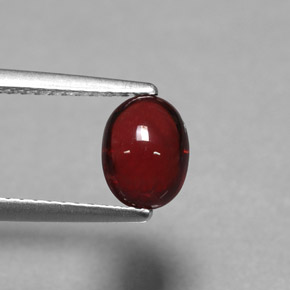 Granato Almandino Rosso scuro naturale da 1.74 ct, Taglio ovale, Traslucido