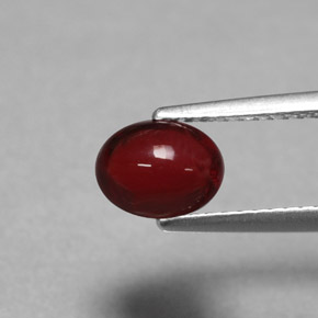 Granato Almandino Rosso scuro naturale da 1.74 ct, Taglio ovale, Traslucido