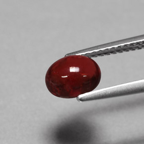 Granato Almandino Rosso scuro naturale da 1.74 ct, Taglio ovale, Traslucido