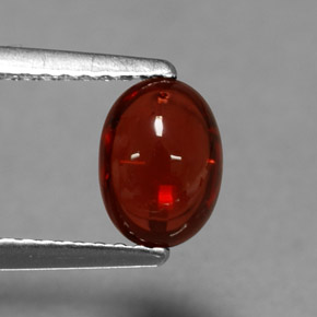 Granato almandino naturale rosso da 1,37 ct, taglio ovale, traslucido