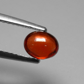 Granato almandino naturale rosso da 0,88 ct, taglio ovale, traslucido