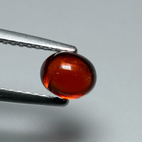 Granato almandino naturale rosso da 1,06 ct, taglio ovale, traslucido