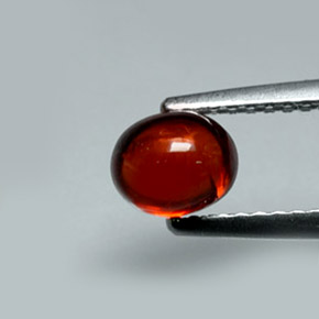 Granato almandino naturale rosso da 1,06 ct, taglio ovale, traslucido