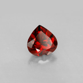 Granato Almandino Rosso naturale da 1.58 ct, A forma di cuore, VVS-VS