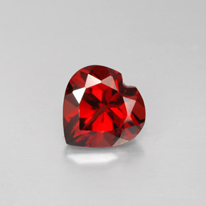 Granato Almandino Rosso naturale da 1.63 ct, A forma di cuore, VVS-VS