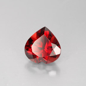 Granato Almandino Rosso naturale da 1.63 ct, A forma di cuore, VVS-VS