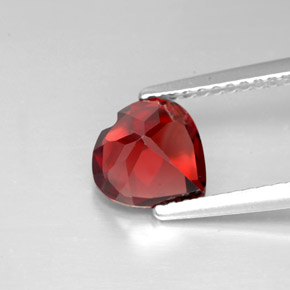 Granato Almandino Rosso naturale da 1.63 ct, A forma di cuore, VVS-VS