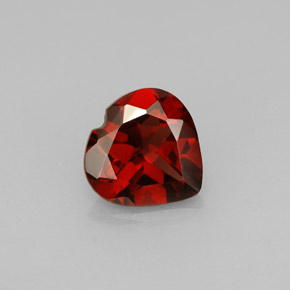 Granato Almandino Rosso naturale da 1.37 ct, A forma di cuore, VVS-VS