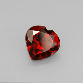 Granato Almandino Rosso naturale da 1.37 ct, A forma di cuore, VVS-VS