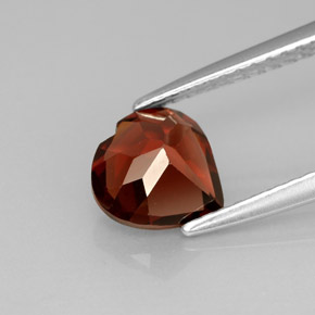 Granato Almandino Rosso naturale da 1.37 ct, A forma di cuore, VVS-VS