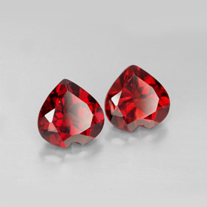 Granato almandino naturale rosso da  ct, a forma di cuore, VVS-VS