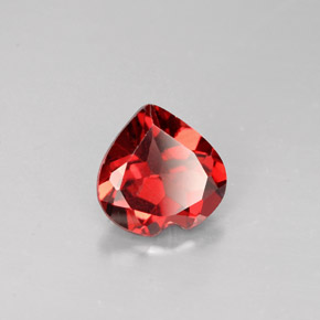 Granato Almandino Rosso naturale da 1.33 ct, A forma di cuore, VS