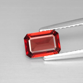 Granato Almandino Rosso naturale da 0.96 ct, Taglio smeraldo, VS