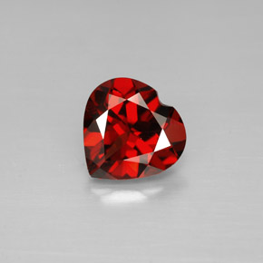 Granato Almandino Rosso scuro naturale da 1.42 ct, A forma di cuore, VVS